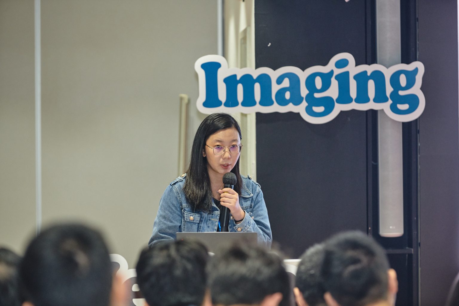 Prof. Xiaojuan QI from The University of Hong Kong (HKU) delivered the workshop “Diffusion Posterior Sampling for Computational Imaging with Inaccurate Priors or Physics”.