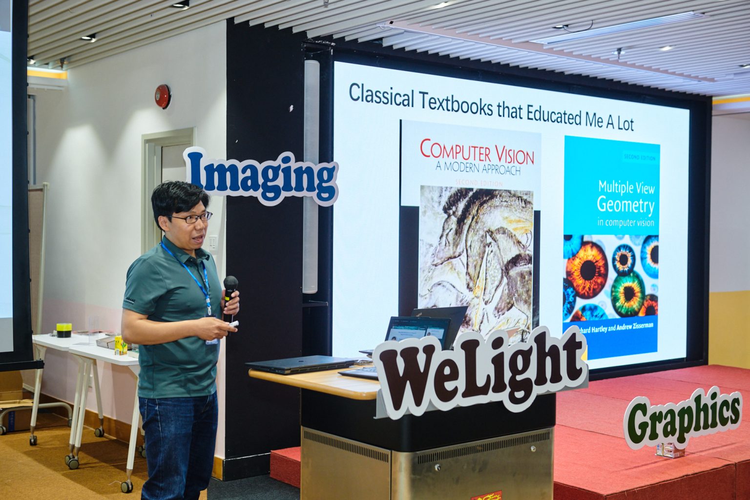 Prof. Yinqiang ZHENG from The University of Tokyo (UTokyo) delivered the workshop “Security Concerns on Visual AI beyond RGB Domain”.