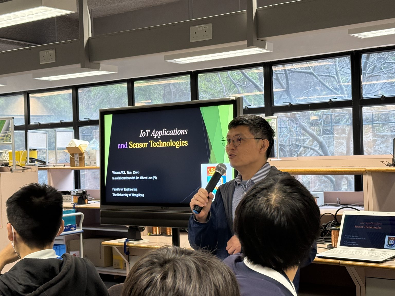 Dr. Vincent TAM from the HKU Department of Electrical and Electronic Engineering introduced IoT Applications and Sensor Technologies. 