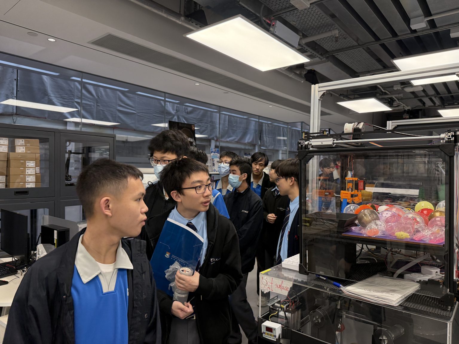 The visit concluded with a guided tour of the Tam Wing Fan Innovation Wing One.