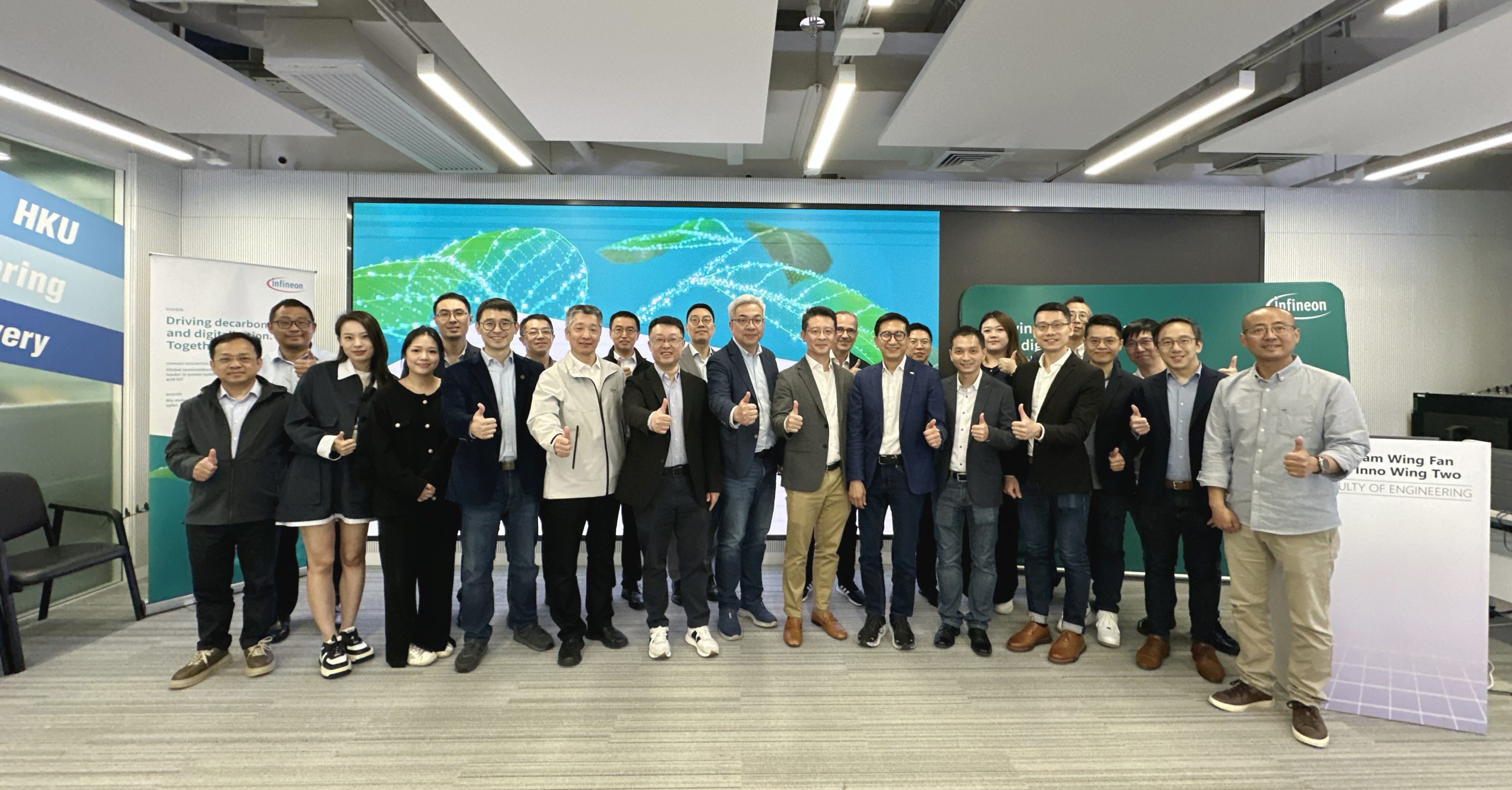 Faculty members and students enthusiastically greeted speakers from Infineon.