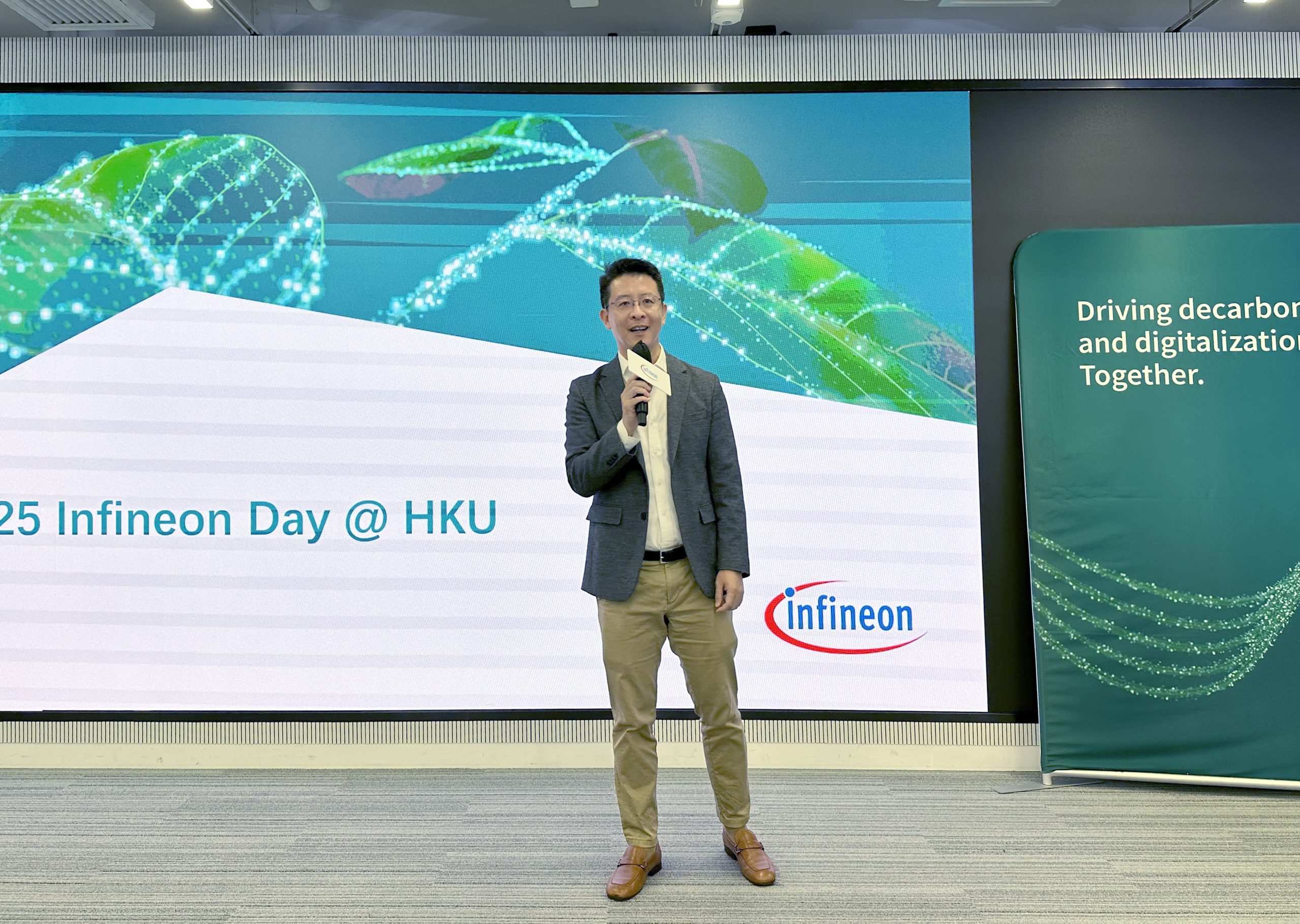 Welcome speech by Prof. Kaibin HUANG, Head of HKU-EEE Department.