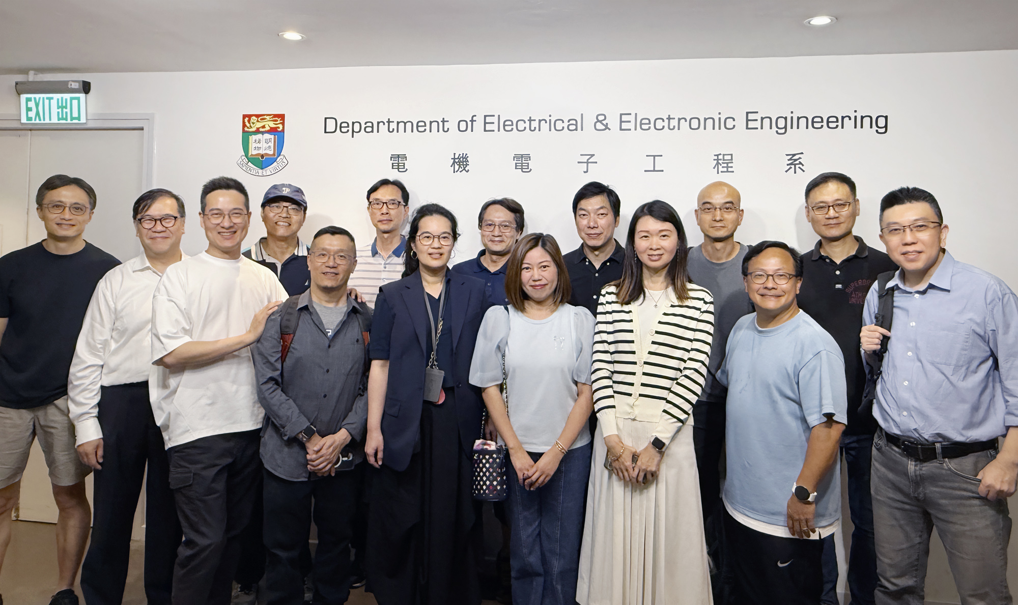 Prof. Wei-Ning LEE and Prof. Ngai WONG warmly welcomed the alumni, setting the tone for a day filled with laughter and heartfelt conversations.