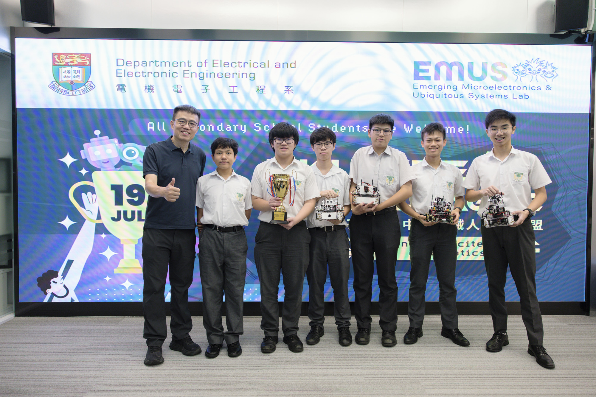 Dr. Victor Chung Sing LEE presented the Champion award for Open Platform Robot Soccer to the student team from the Cheung Sha Wan Catholic Secondary School.