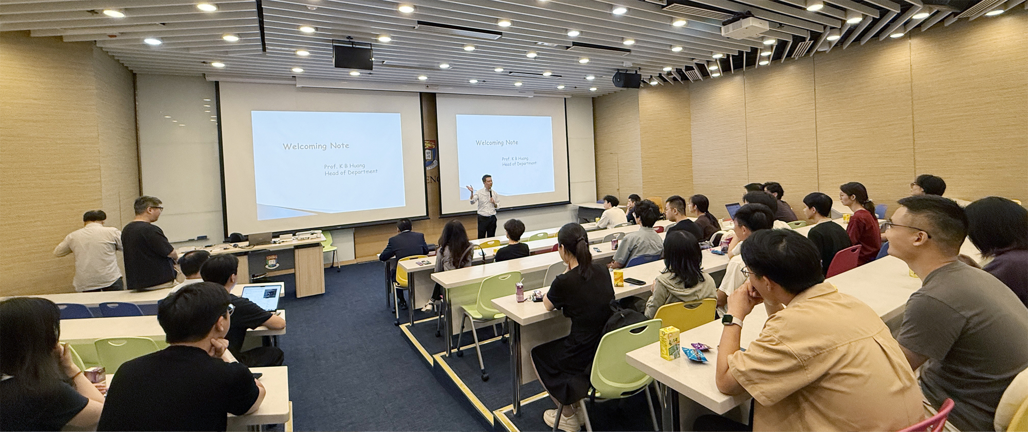 HKU EEE research postgraduate students attended the ceremony.