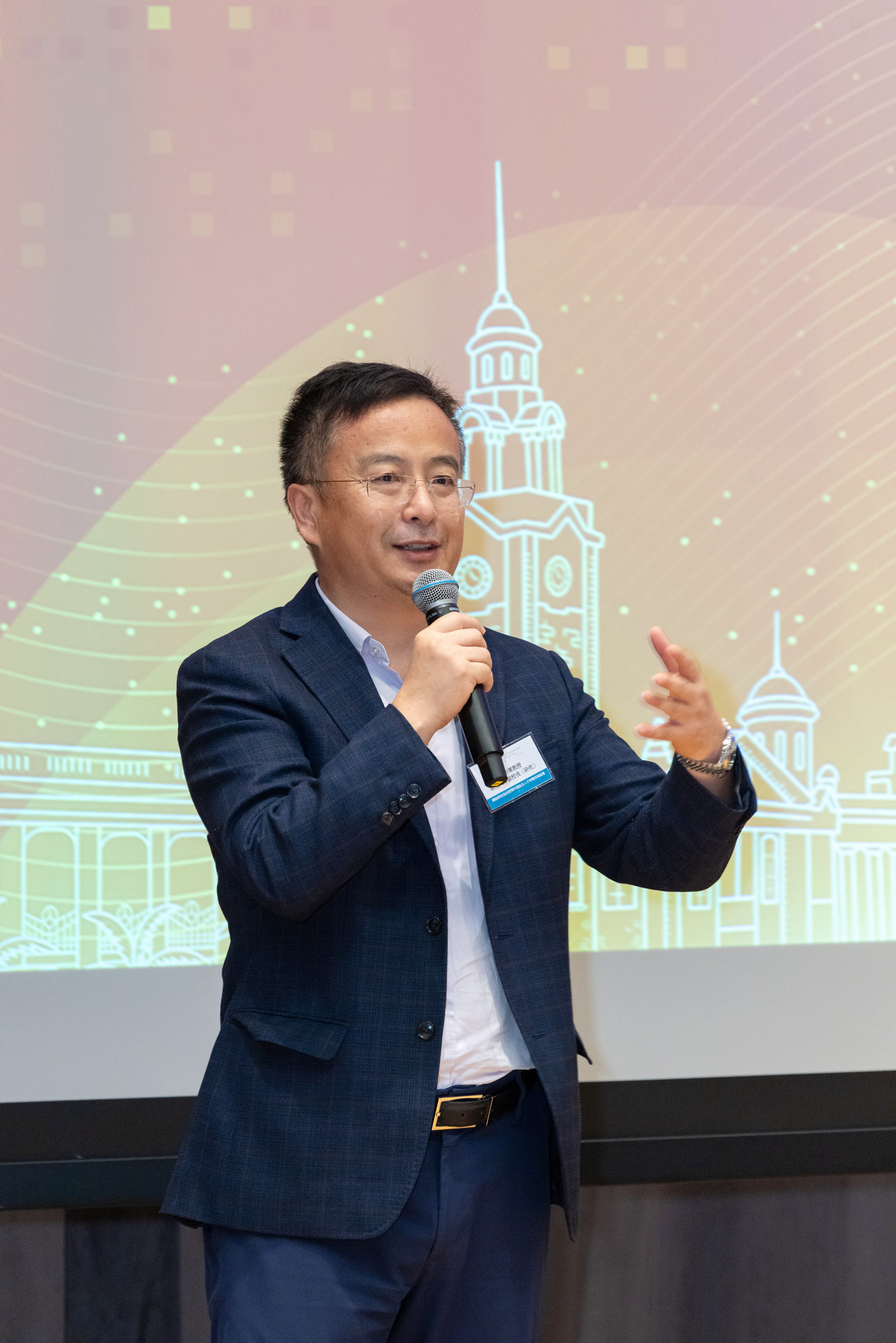 香港大學副校長(研究)申作軍教授為主論壇開幕致辭。