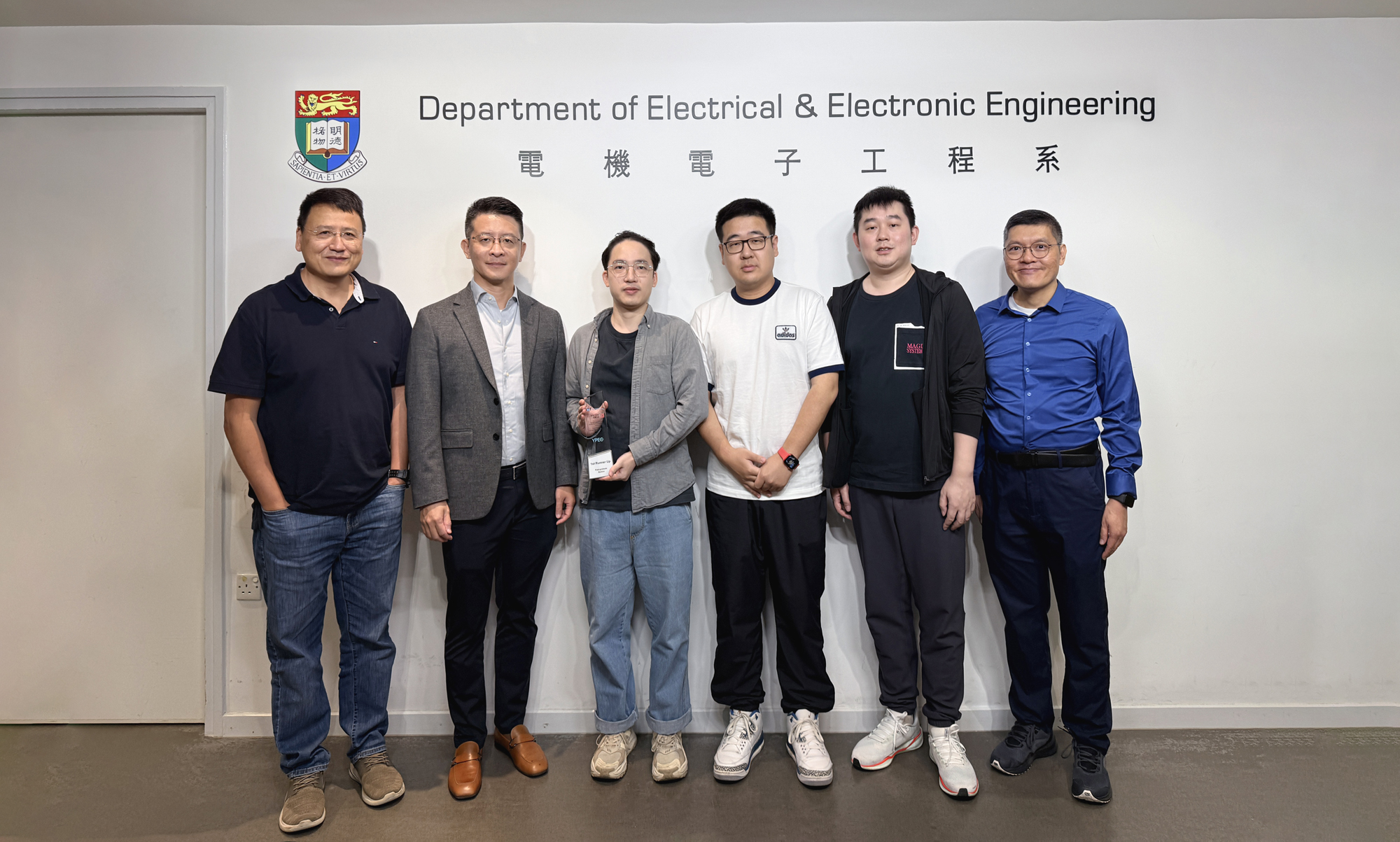 Group photo from left to right: Prof. Lawrence K. YEUNG (Associate Dean (RPg) of Faculty of Engineering), Prof. Kaibin HUANG (Head of HKU EEE), Dr. Zhenglong LI, Mr. Songshi DOU, and Mr. Tianqin YANG, Dr. Vincent W.L. TAM (Principal Lecturer of HKU EEE).
