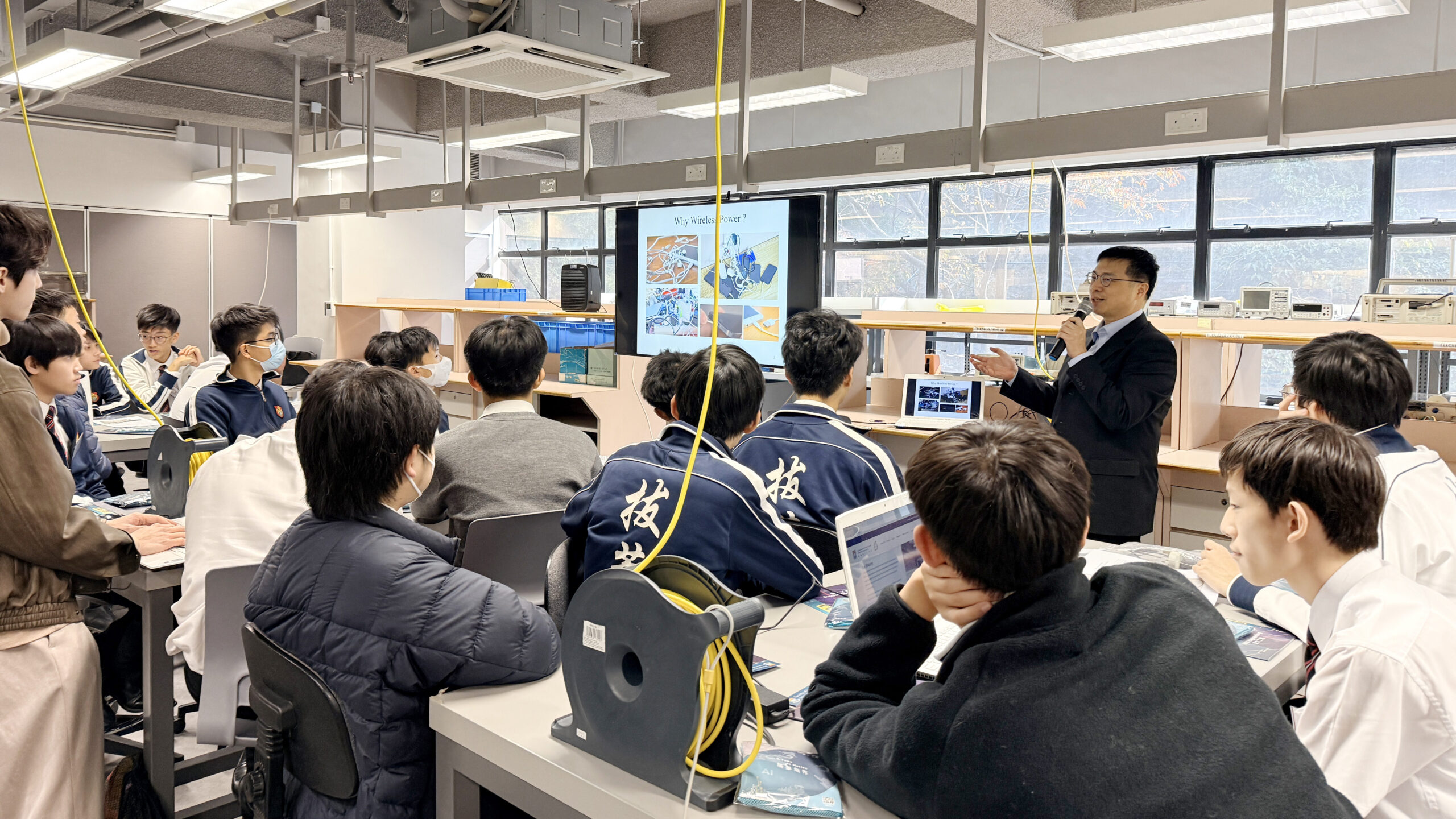 Dr. Albert T.L. LEE from the Department of Electrical and Electronic Engineering delivered a talk on Wireless Power Transfer: Past, Present and Future.